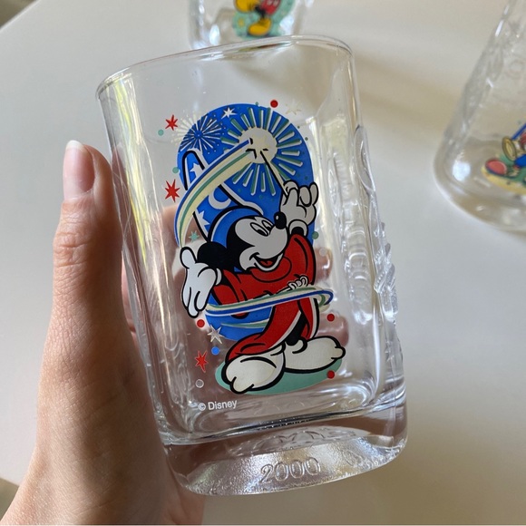 McDonald’s Walt Disney World Year 2000 Celebration Glasses Set of 4 - Picture 14 of 16